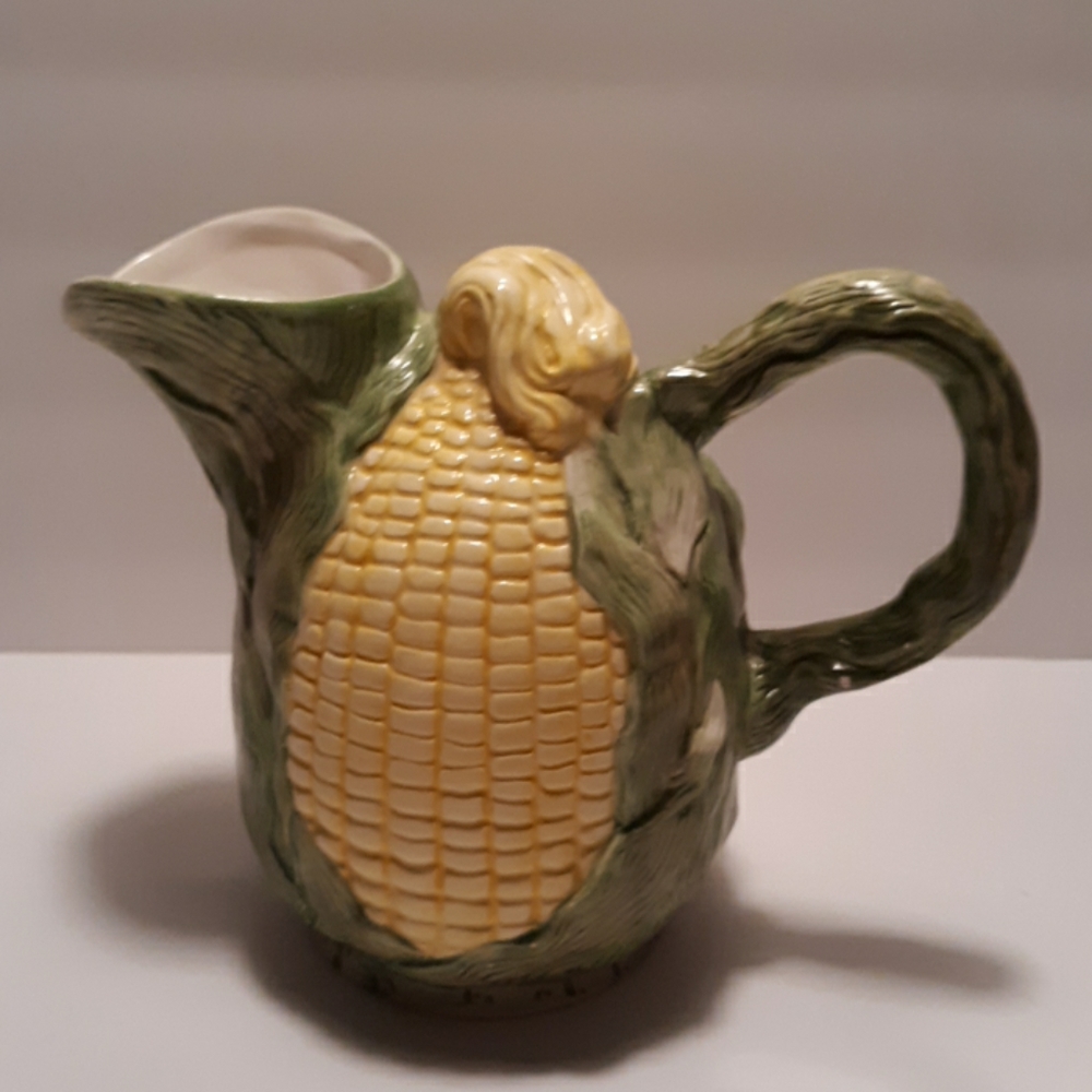Corn on cob motif 32 oz. Pitcher